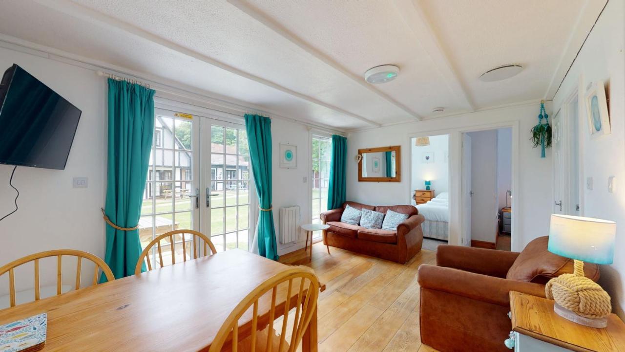 היילה 31 Tudor Court, Tolroy Manor מראה חיצוני תמונה